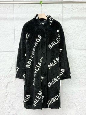 🚩steal Balenciaga Black & White Logo Teddy Faux-Fur Coat